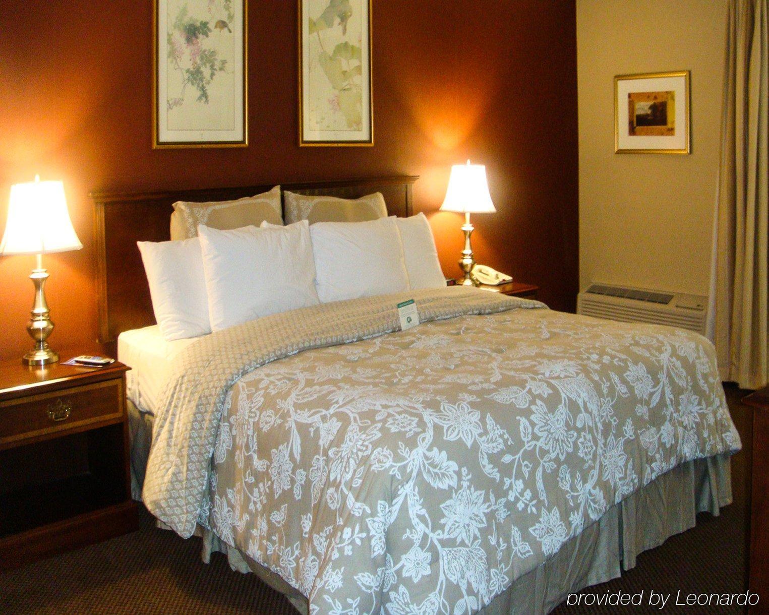 Plaza Inn & Suites Hagerstown Buitenkant foto