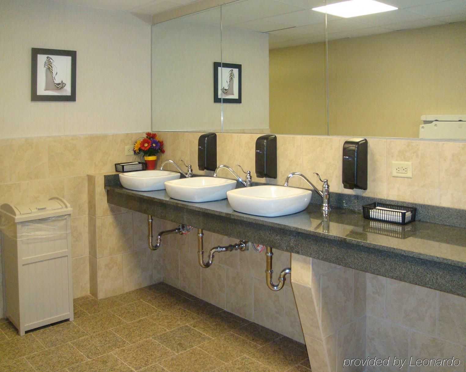Plaza Inn & Suites Hagerstown Buitenkant foto