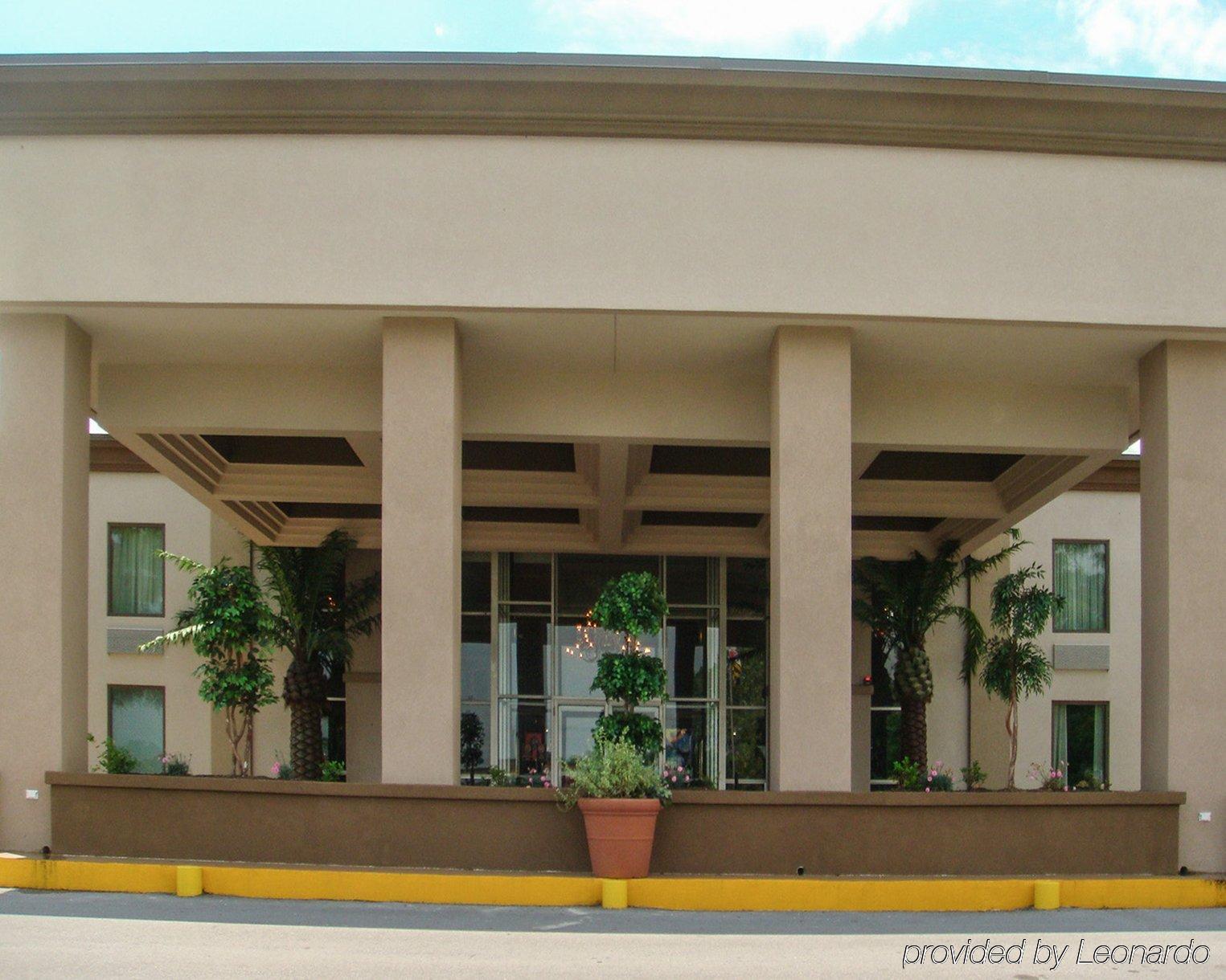 Plaza Inn & Suites Hagerstown Buitenkant foto