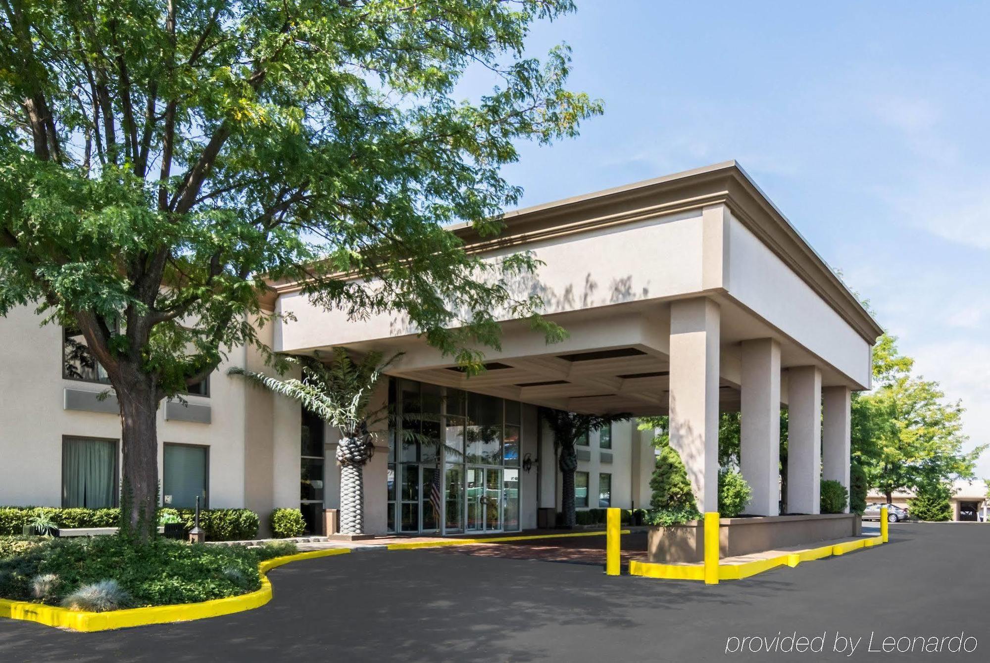 Plaza Inn & Suites Hagerstown Buitenkant foto