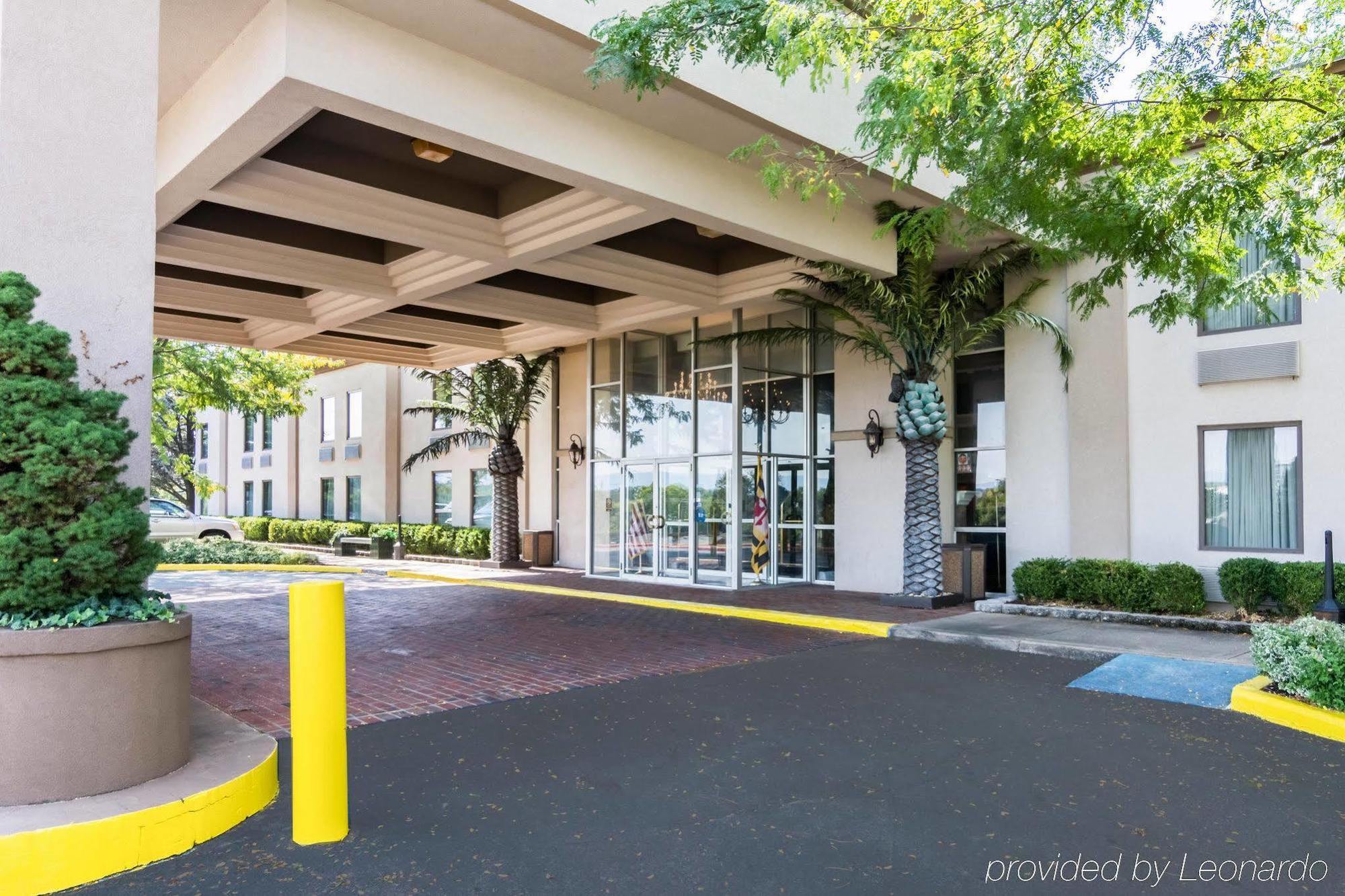 Plaza Inn & Suites Hagerstown Buitenkant foto