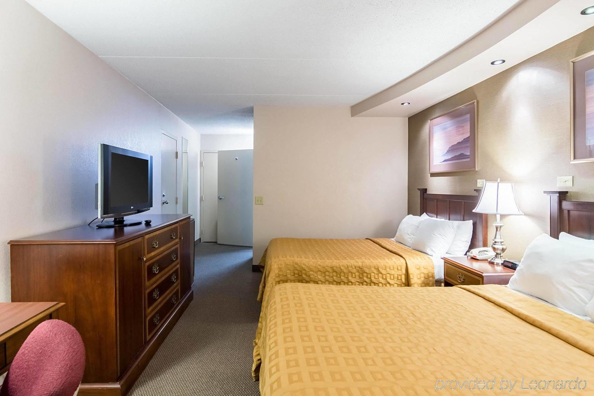 Plaza Inn & Suites Hagerstown Buitenkant foto