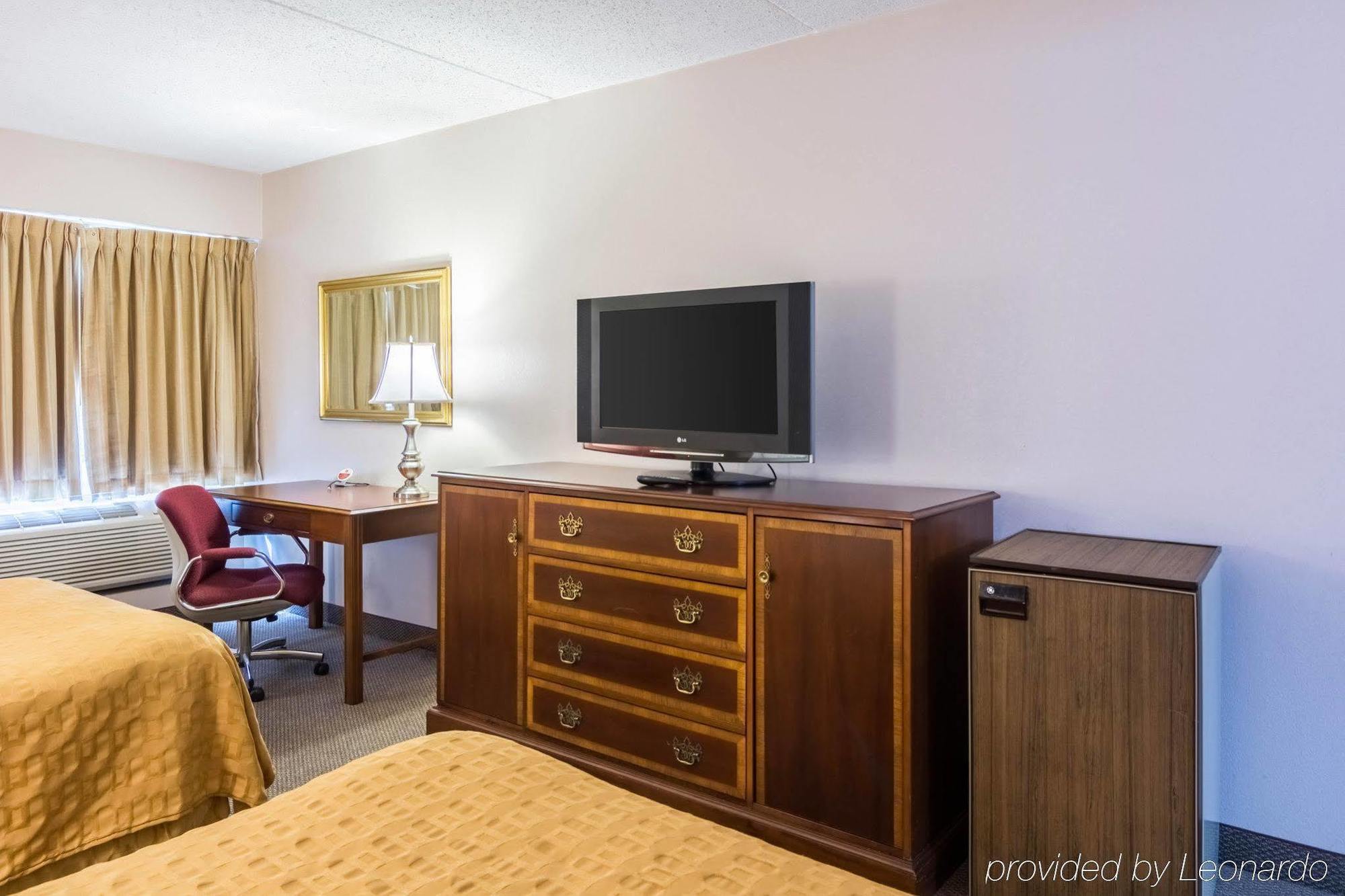 Plaza Inn & Suites Hagerstown Buitenkant foto
