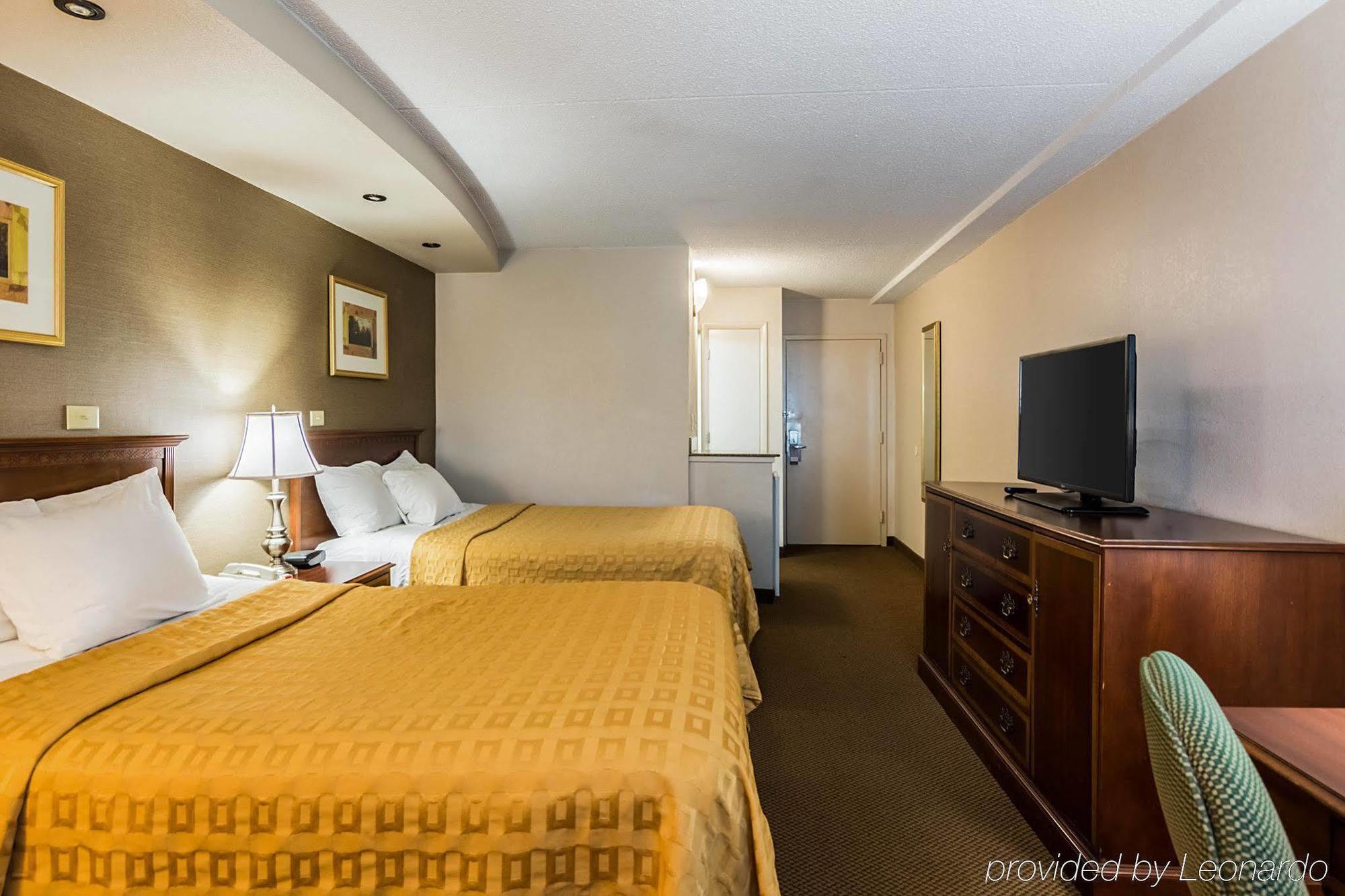 Plaza Inn & Suites Hagerstown Buitenkant foto