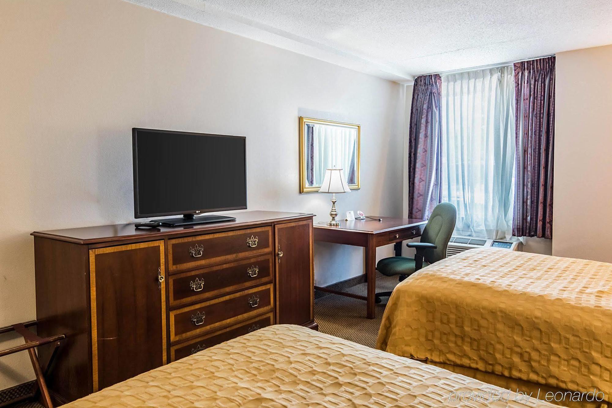 Plaza Inn & Suites Hagerstown Buitenkant foto