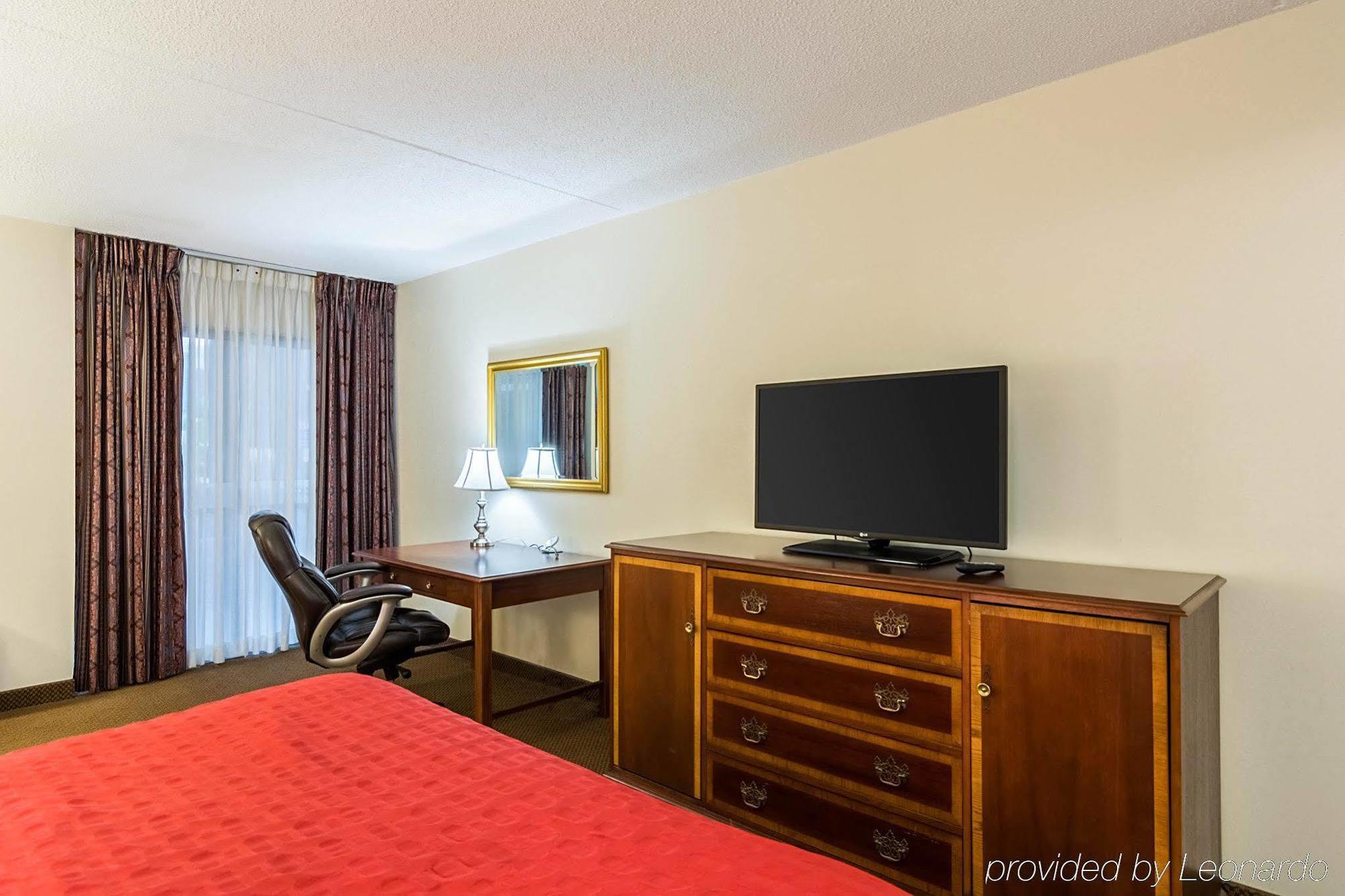 Plaza Inn & Suites Hagerstown Buitenkant foto