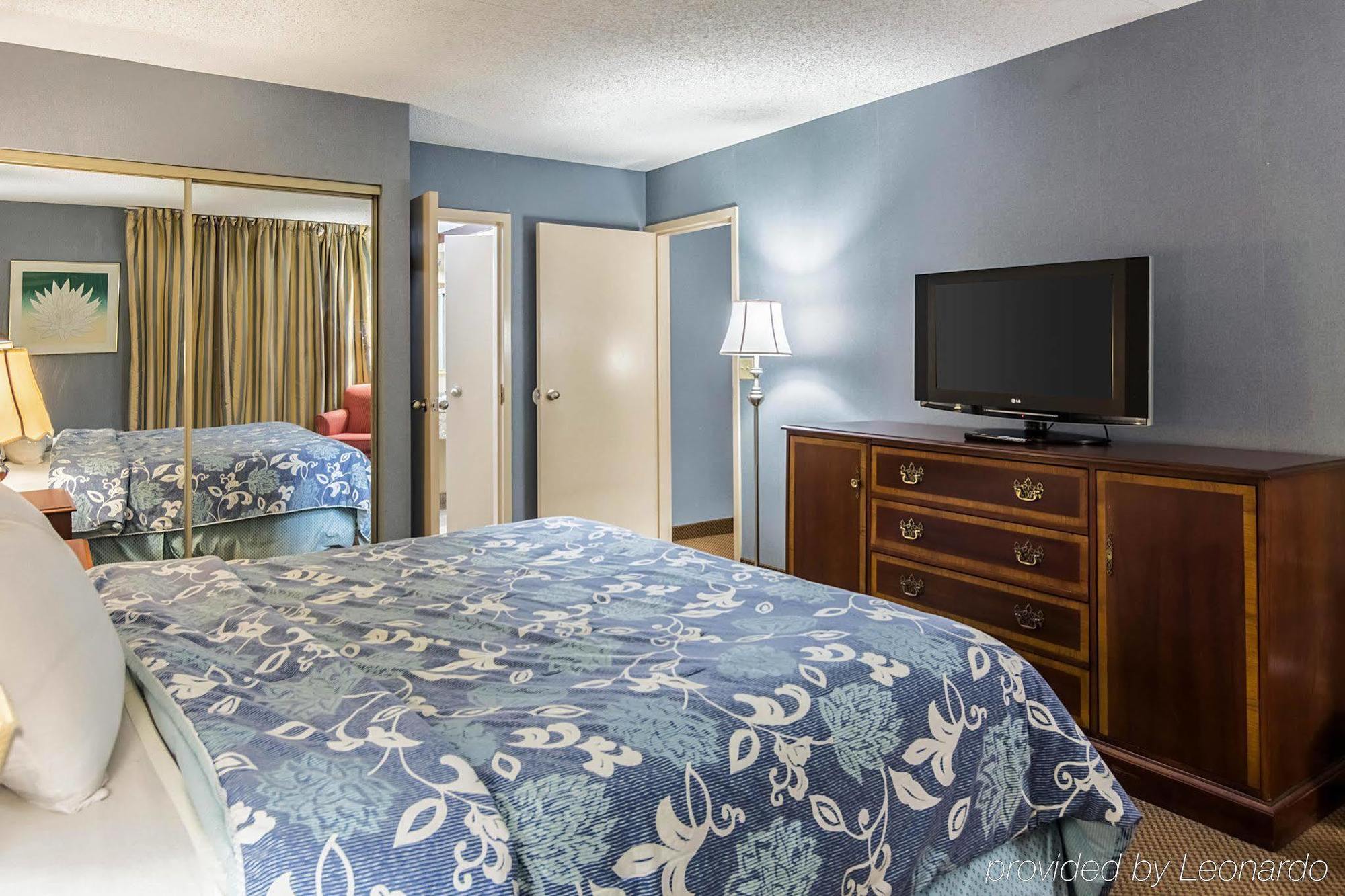 Plaza Inn & Suites Hagerstown Buitenkant foto