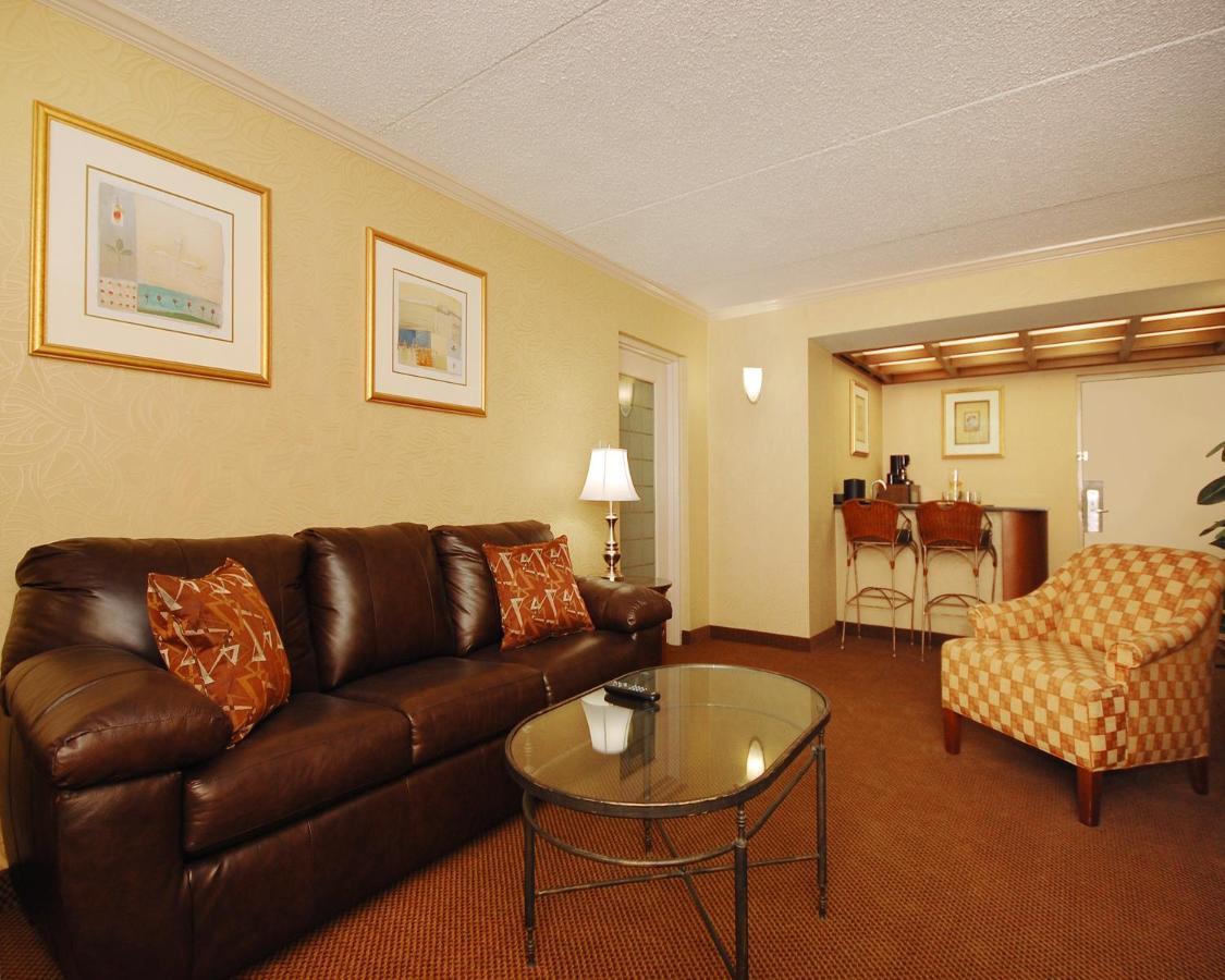 Plaza Inn & Suites Hagerstown Buitenkant foto