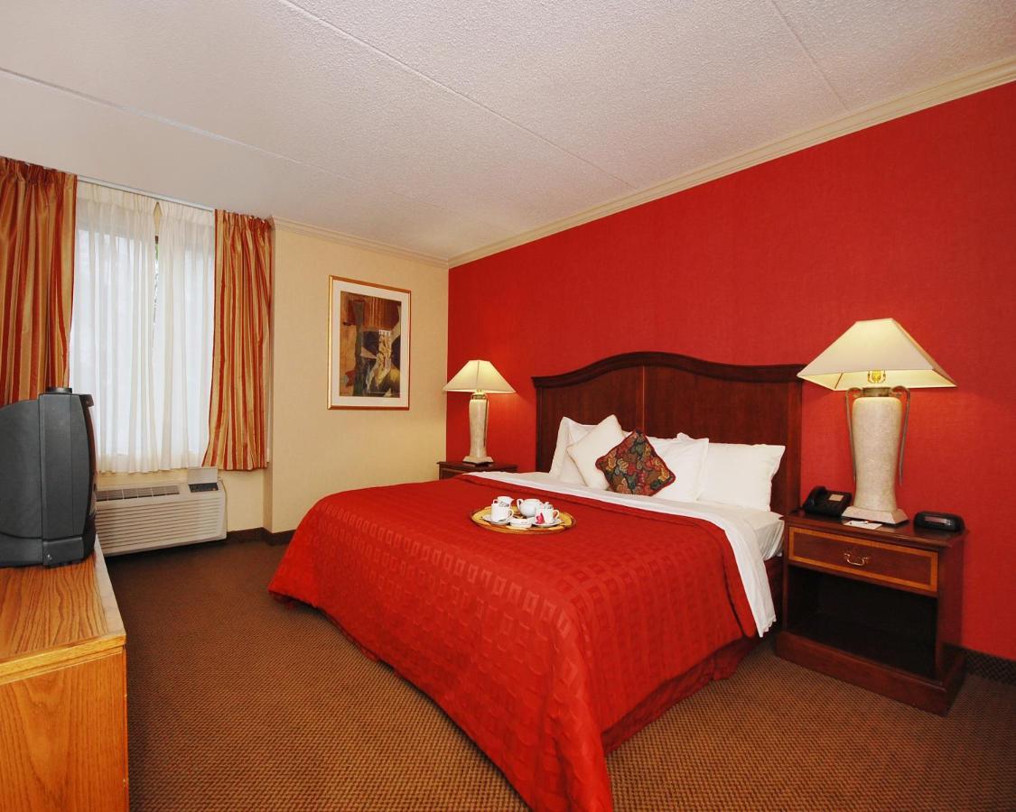 Plaza Inn & Suites Hagerstown Buitenkant foto